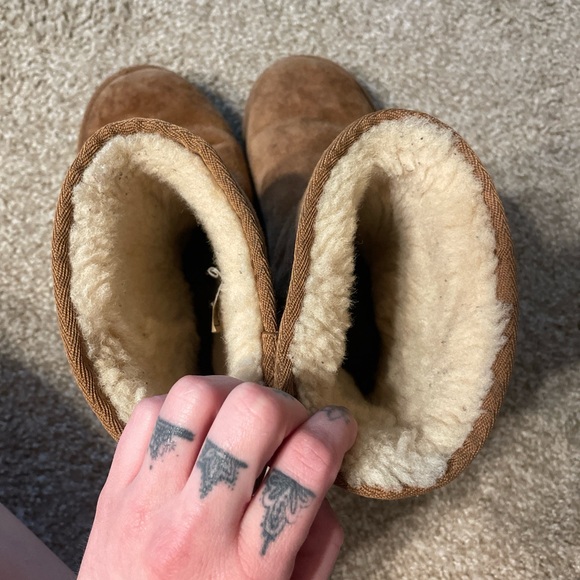 Chestnut Brown Original UGGs - Picture 4 of 5